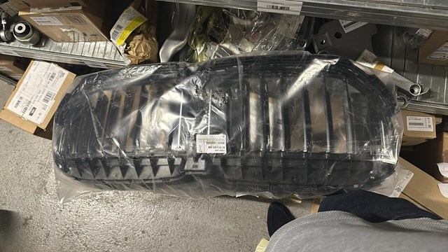 Жалюзи радиатора 51135A21A96 BMW