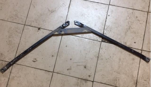 Распорка передних стоек подвески 51617378711 BMW
