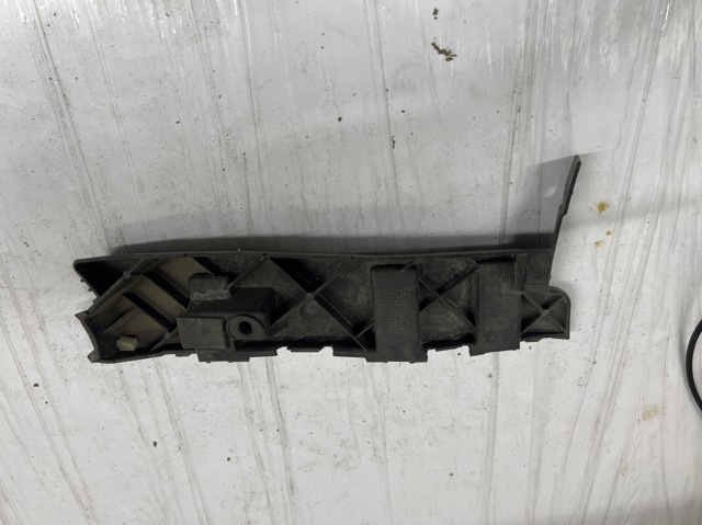 Направляющая заднего бампера, правая 1P0807394 VAG