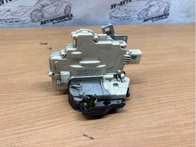 Дверной замок передний правый Audi A3