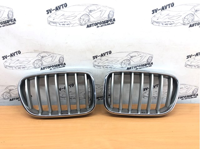 51117210726 BMW Решетка радиатора правая купить в Винница