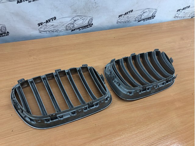 51117210726 BMW Решетка радиатора правая купить в Черкассы