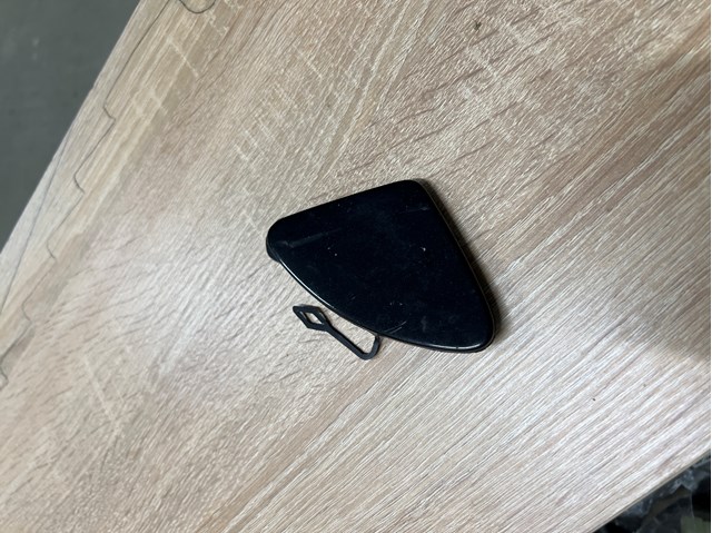 Заглушка бампера буксировочного крюка 51117301914 BMW