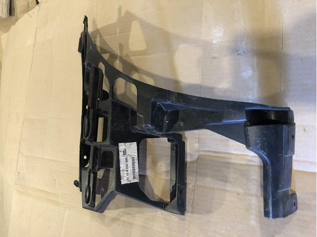 Направляющая заднего бампера, правая 51128252820 BMW