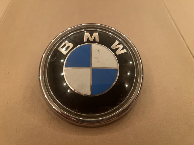 Фирменный значок 51147157696 BMW