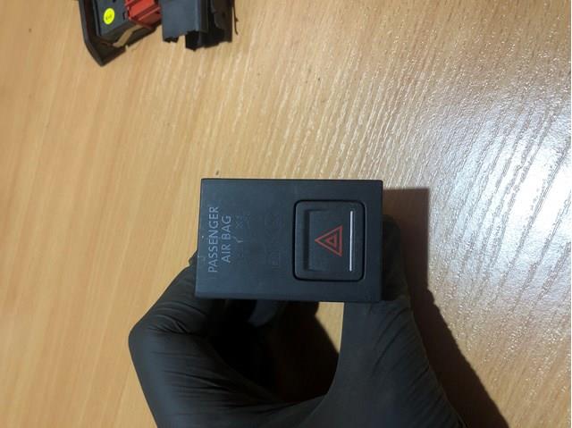 Кнопка включения аварийной сигнализации 5G0953509A VAG