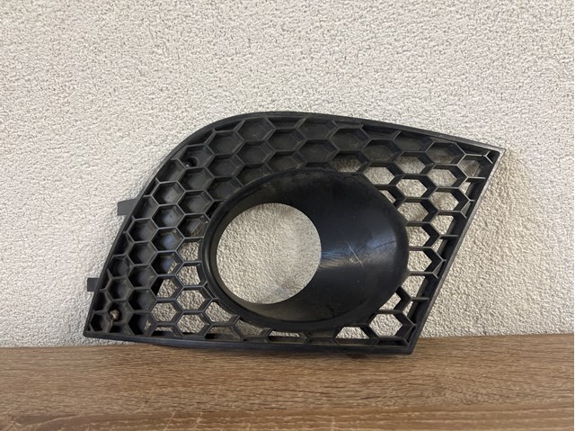 Заглушка противотуманки передней правой 6L6853666A VAG