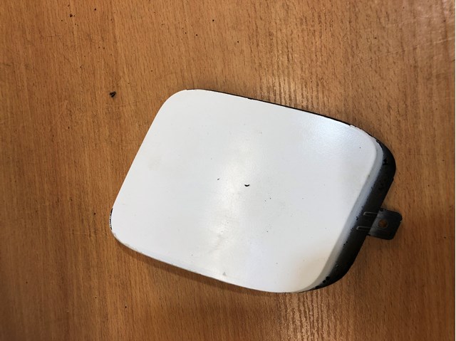 Заглушка бампера буксировочного крюка, задняя 8P4807441 VAG