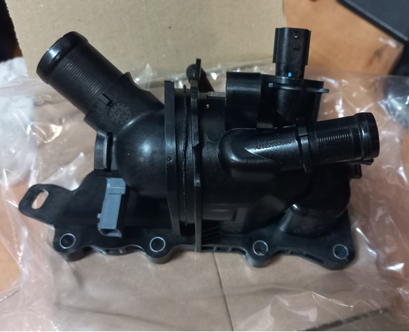 Корпус термостата в сборе 110600260R NISSAN