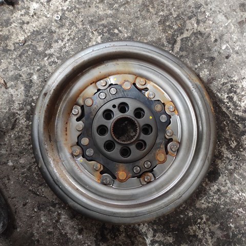 Маховик сцепления 06K105266A VAG