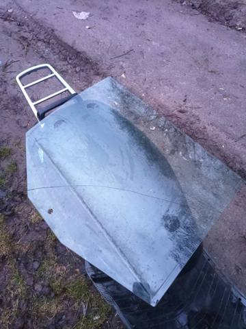 Стекло заднее правое 1K9845026 VAG