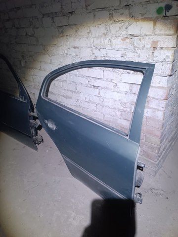 Дверь задняя в сборе 1U4833056 VAG