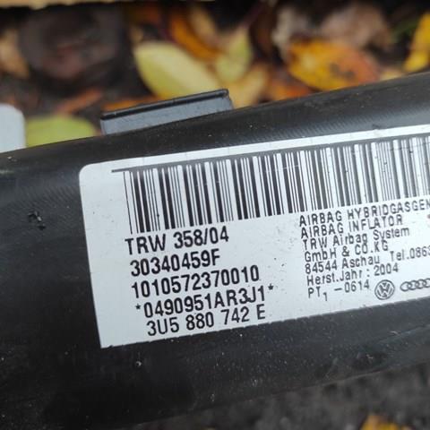 Шторка боковая правая 3U5880742E VAG