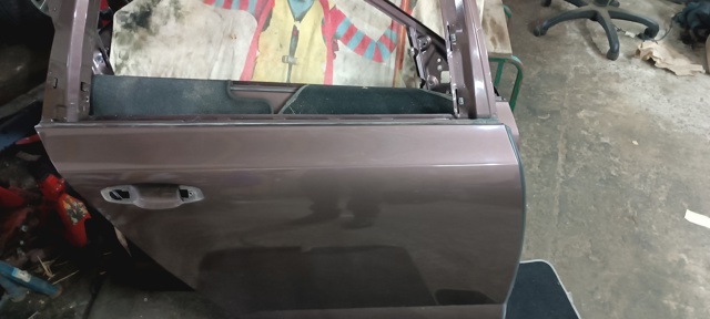 Дверь пассажирская задняя правая 5E9833056C VAG