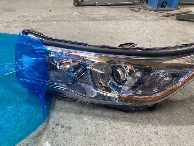 811500E250 TOYOTA Фара левая купить в Тернополь