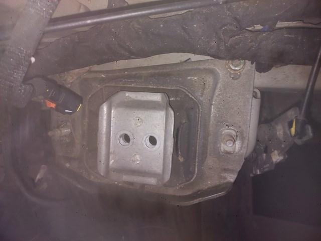 Подушка (опора) двигателя, левая верхняя 9812667680 PEUGEOT