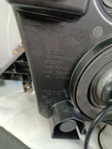TOYOTA 811100C070 Фара правая в наличии Чернигов