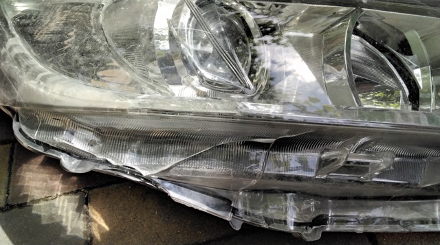 Фара передняя правая 811100E330 TOYOTA