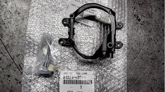 TOYOTA 8122948051 Кронштейн крепления противотуманной фары левой в наличии Ровно