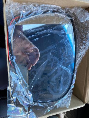 Стекло зеркала заднего вида, правого 8793130C40 TOYOTA
