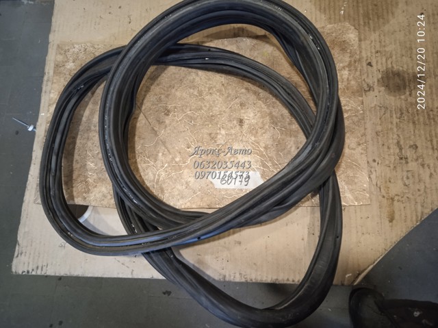 3B5827705G VAG Уплотнитель крышки багажника купить в Черновцы
