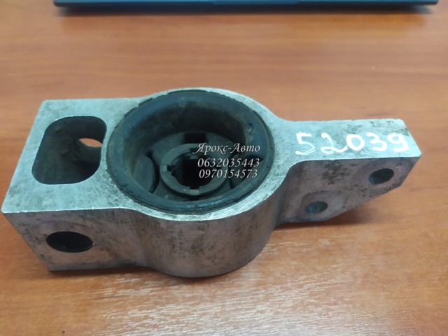 3C0199231D Сайлентблок переднего нижнего рычага купить Ирпень