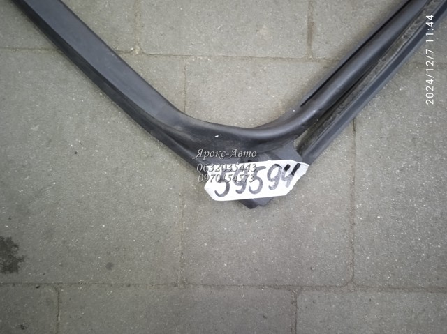 MITSUBISHI 5755A422 Уплотнитель двери задней правой (на двери) в наличии Ровно
