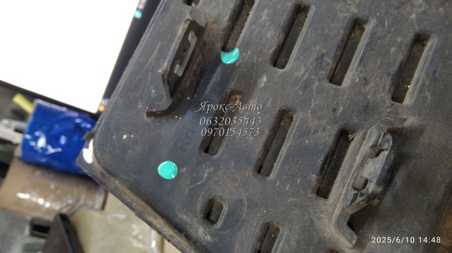 68079852AA Заглушка (решетка) противотуманных фар бампера переднего правая купить Тернополь