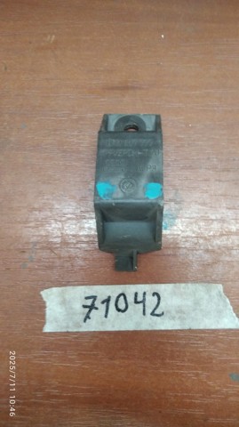 VAG 8H0807777 Кронштейн бампера переднего правый в наличии Хмельницкий
