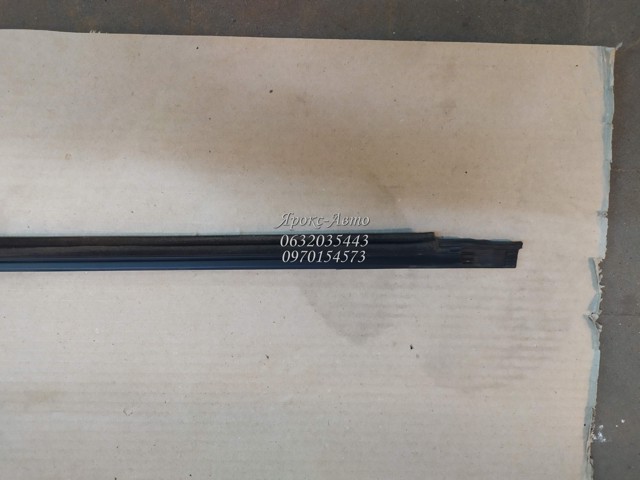 MR100784 MITSUBISHI Уплотнитель стекла передней правой двери купить в Винница