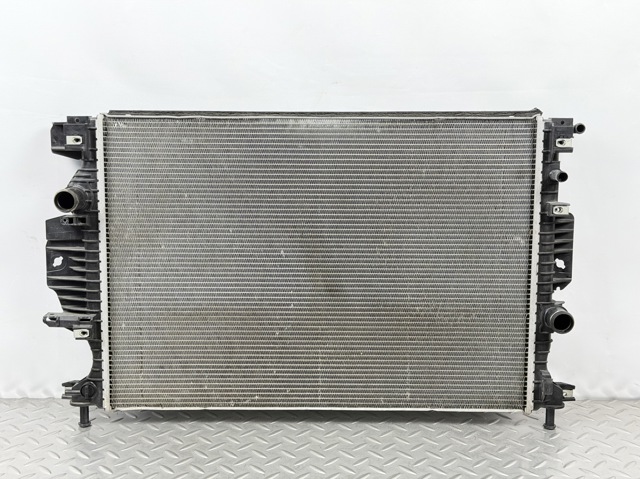 Радиатор охлаждения DG938005DD FORD