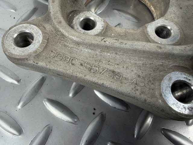 DG9Z5B759B Цапфа задняя левая купить Сумы