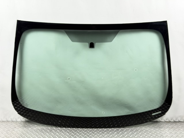 Переднее стекло DS73F03100A FORD