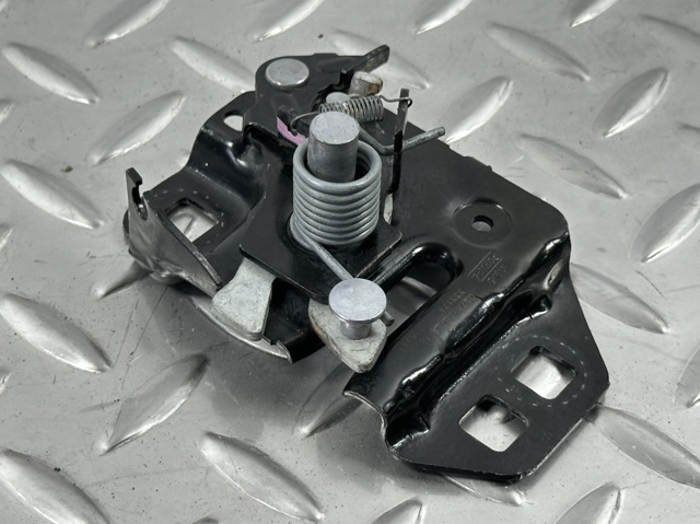 DS7A16700AE Замок капота правый купить Чернигов