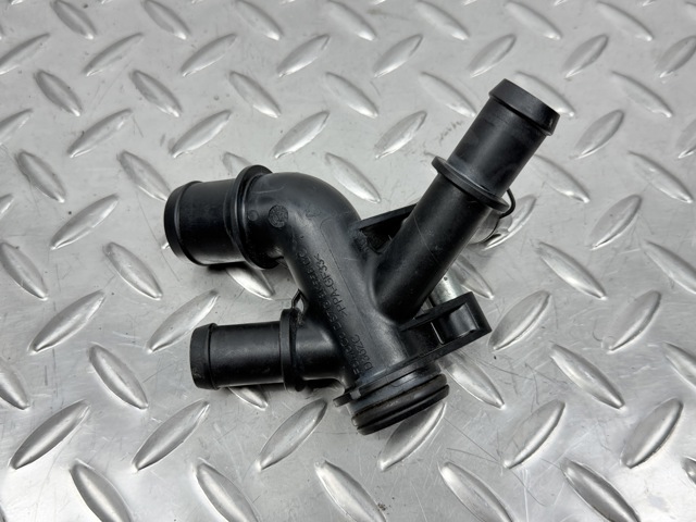 DS7G8K556CC FORD Фланец системы охлаждения (тройник) купить в Ровно