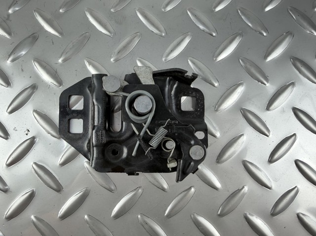 Замок капота, правый DS7Z16700B FORD