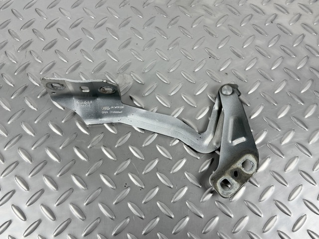 Правая петля капота  DS7Z16796A FORD