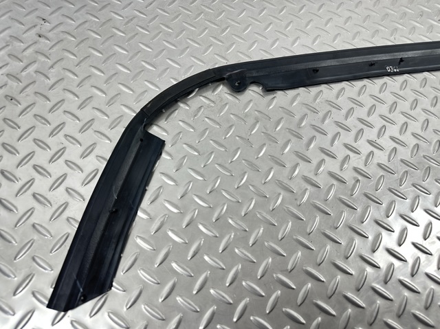 FORD DS7Z16B990F Уплотнитель капота в наличии Ирпень