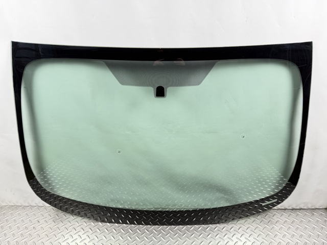 DS7Z5403100A Стекло лобовое  купить Днепр