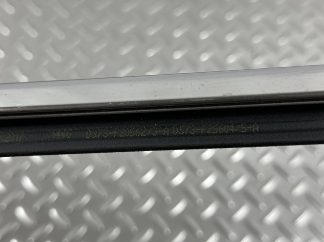DS7Z5421452A FORD Уплотнитель стекла двери передней правой внешний (планка) купить в Кривой Рог