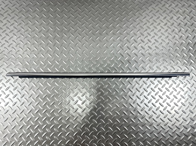 Уплотнитель стекла двери передней левой внешний DS7Z5421453A FORD
