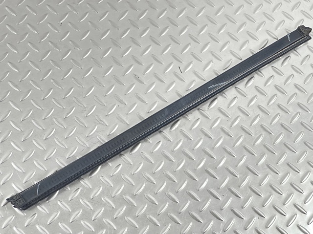 DS7Z5421457A FORD Уплотнитель стекла двери передней левой внутренний (планка) купить в Чернигов