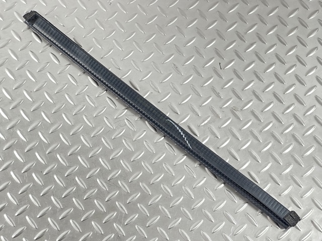DS7Z5425860B Уплотнитель стекла двери задней правой внутренний (планка) купить Винница