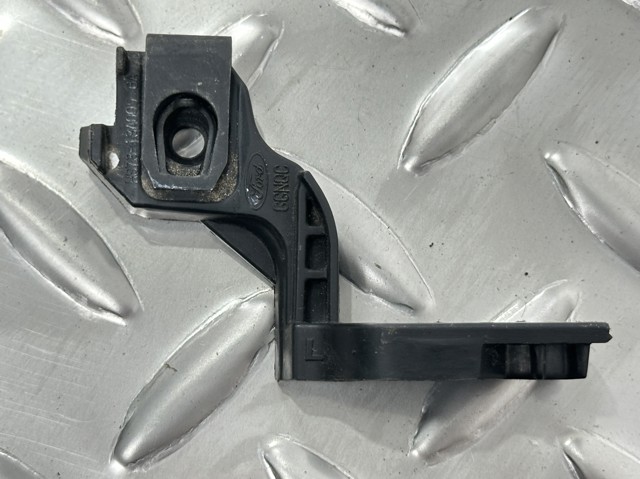 Крепление фары передней, левой HS7Z13A005B FORD