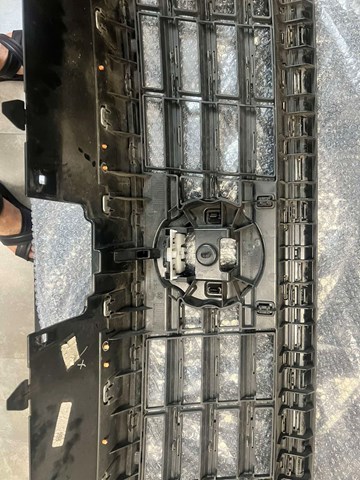 VAG 561853651BDZLL Решетка радиатора в наличии Каменское
