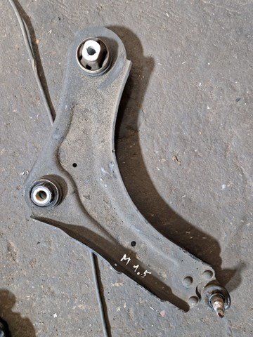 Рычаг передней подвески нижний левый 545014055R RENAULT