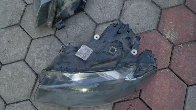 VAG 8P0941004K Фара правая в наличии Украина