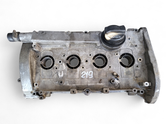 Крышка клапанов 06A103469S VAG