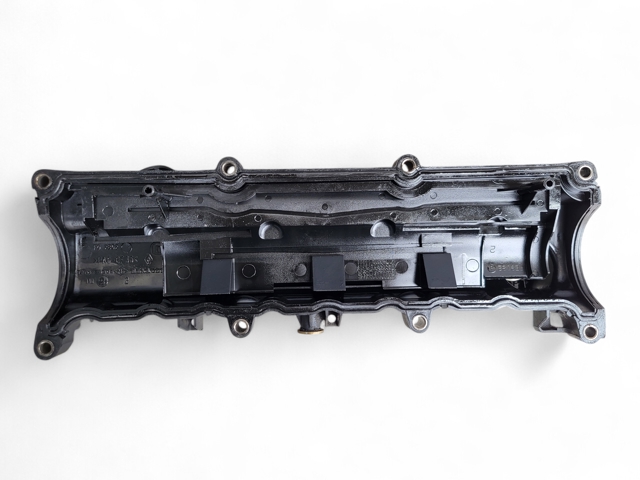 Крышка клапанов 8200379908 RENAULT