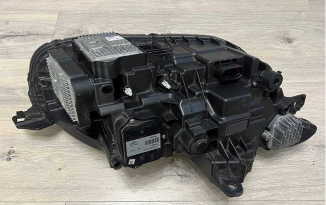 VOLVO 31353151 Левая фара в наличии Житомир